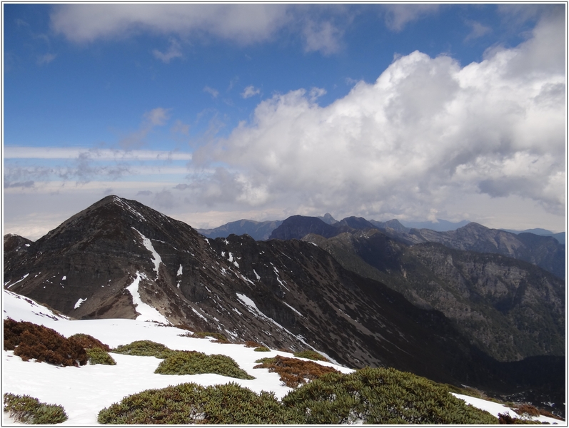 2012-03-06 12-00-36雪山北望聖稜線.JPG